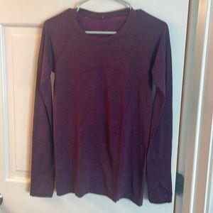 Womens Lululemon long sleeve top size 6.